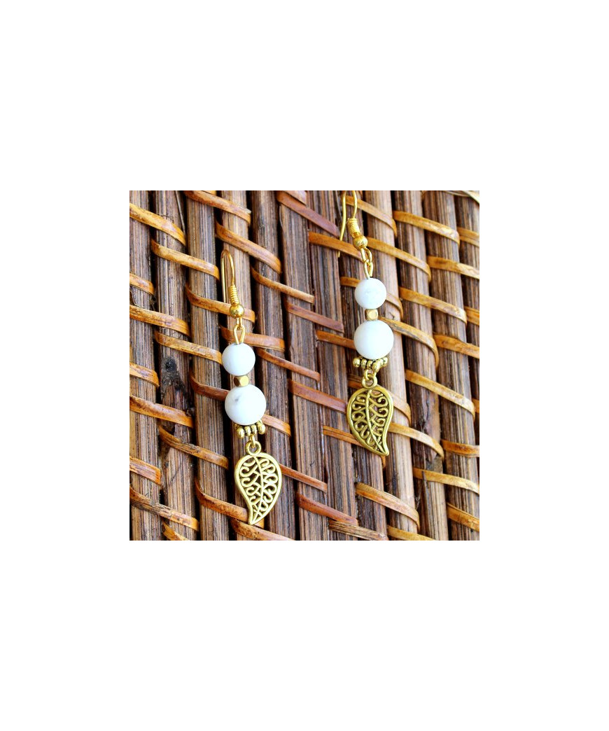 Boucles d'Oreilles feuilles blanches en Howlite