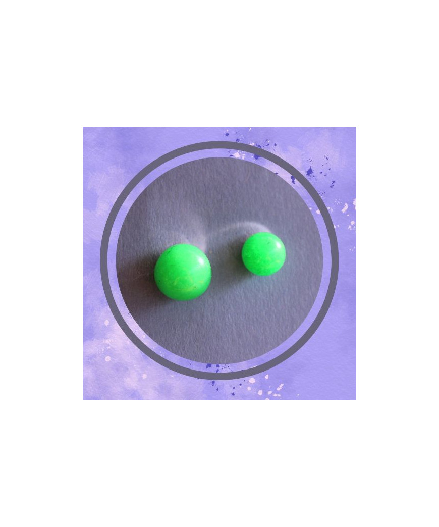 Boucles d'oreilles clous asymétriques en Jade vert