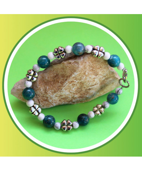 Bracelet celtique Trèfles 4 feuilles  en Apatite et Howlite