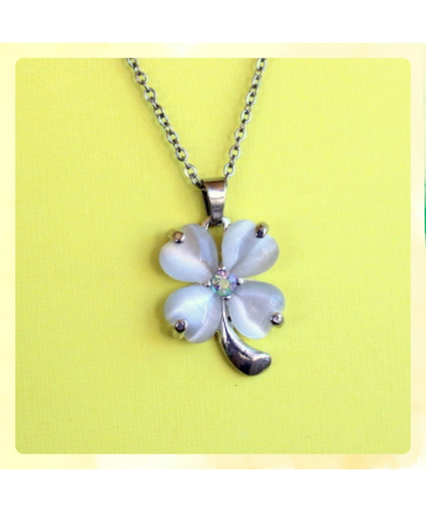 Pendentif Trèfle à 4 feuilles en Agate Œil de chat blanc