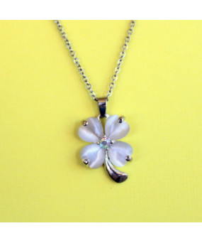 Pendentif Trèfle à 4 feuilles en Agate Œil de chat blanc