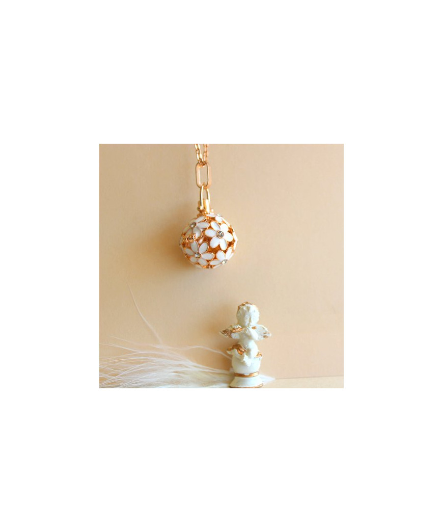 Pendentif Bola Fleurs blanches et doré