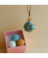 Pendentif Bola Fleurs bleu turquoise et doré
