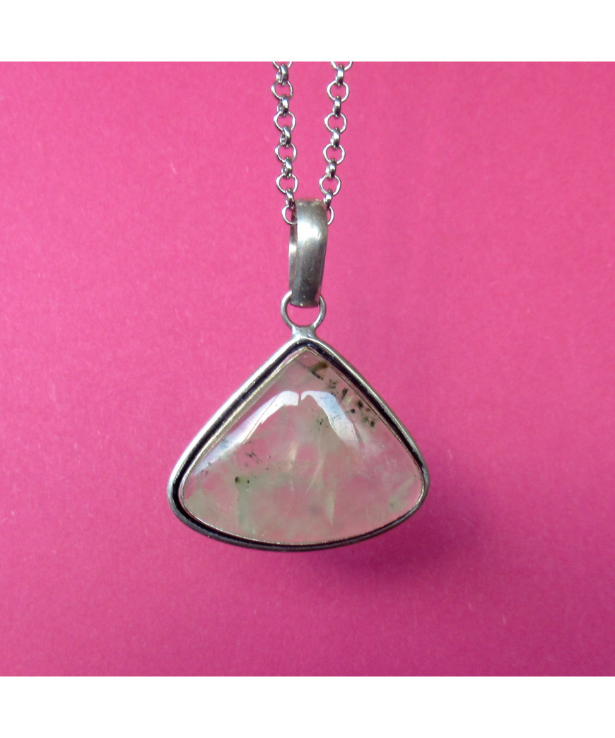Pendentif triangle en Prehnite