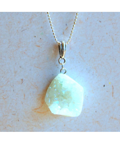 Pendentif en Quartz titane ou Titanium rose